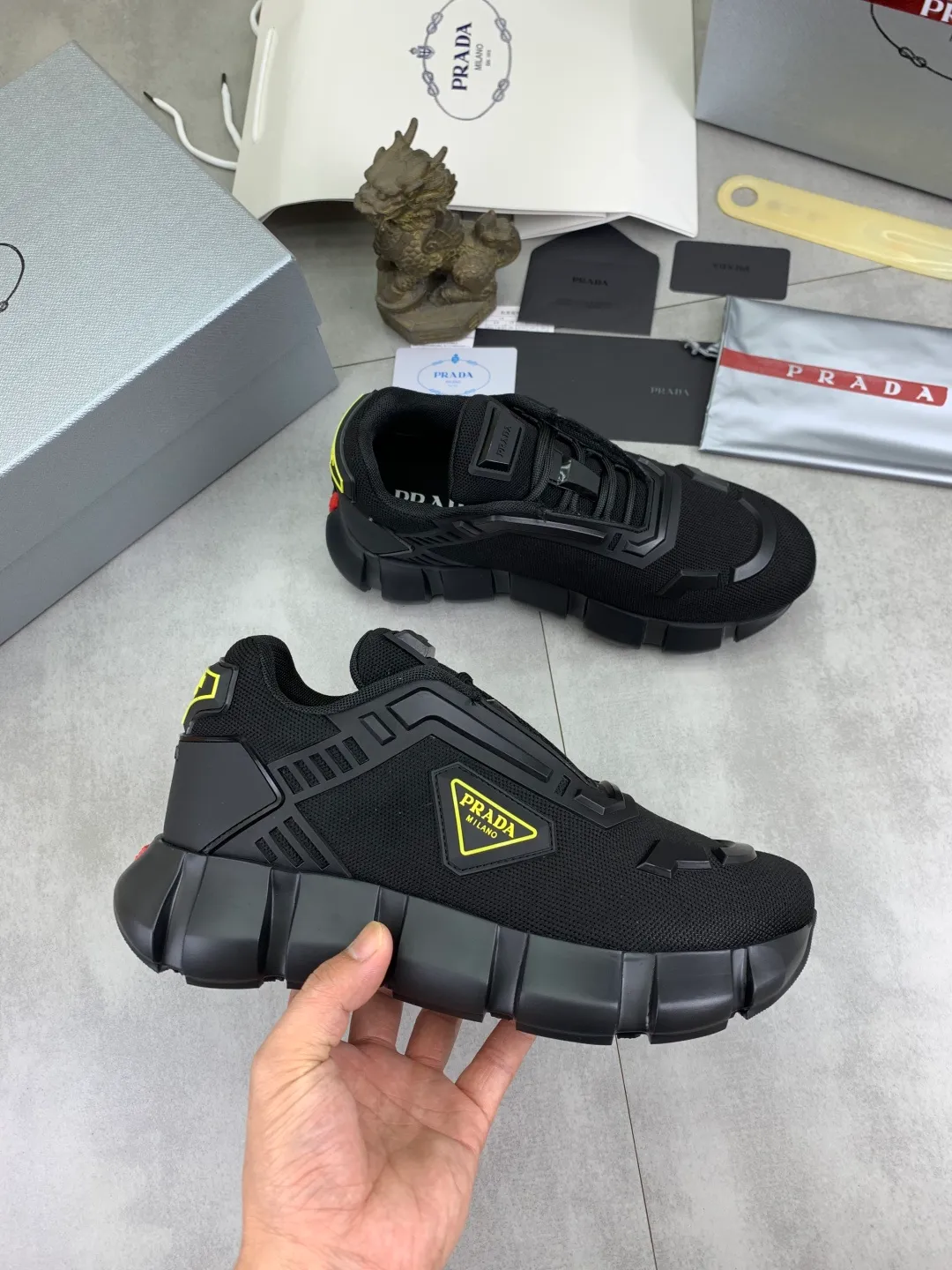 Men's shoes 💰P580💰 [New style] High version official website popular models are on the market, 🆘 Trendy brand (Prada) mainly promotes popular models, avant-garde and versatile fashion men's shoes private version mold opening, cowhide surface splicing 1:1.. Fashionable and simple, original imported cowhide lining cowhide feet; the atmosphere and personality are more fashionable, eye-catching and pursuing class. It will subvert the old idea and be a must-have for fashion trendsetters with you! Must keep it for yourself! Tall and comfortable, large and low, high-end quality workmanship. Size: 38-45; 4️⃣ colors available.